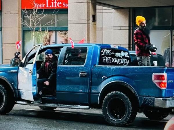 Palminder Singh (R) traveled to Ottawa from Brampton, Ontario, to take part in the Freedom Convoy protest against COVID-19 mandates. (Handout)