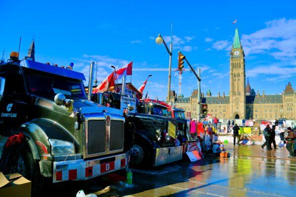 Protesters in Ottawa as demonstrations against COVID-19 mandates and restrictions continue, on Feb. 7, 2022. (Jonathan Ren/The Epoch Times)