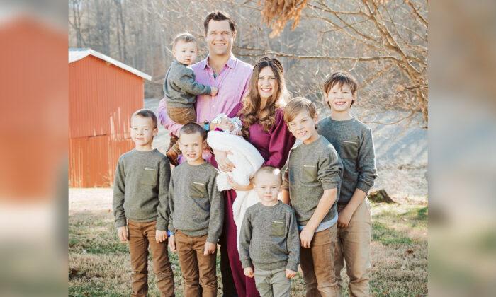 ﻿Homeschool Mom is ‘Shocked’ to Discover She Gave Birth to a Baby Girl After 6 Boys (Video)