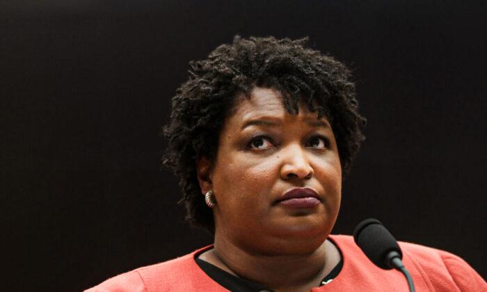 Stacey Abrams’s Campaign Responds After Gubernatorial Candidate Poses Maskless With Masked Children