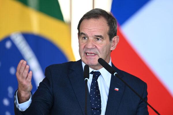 Chiles Foreign Minister Andres Allamand delivers a statement during a meeting in Brasilia, on Aug. 31, 2021. (Evaristo Sa/AFP via Getty Images)