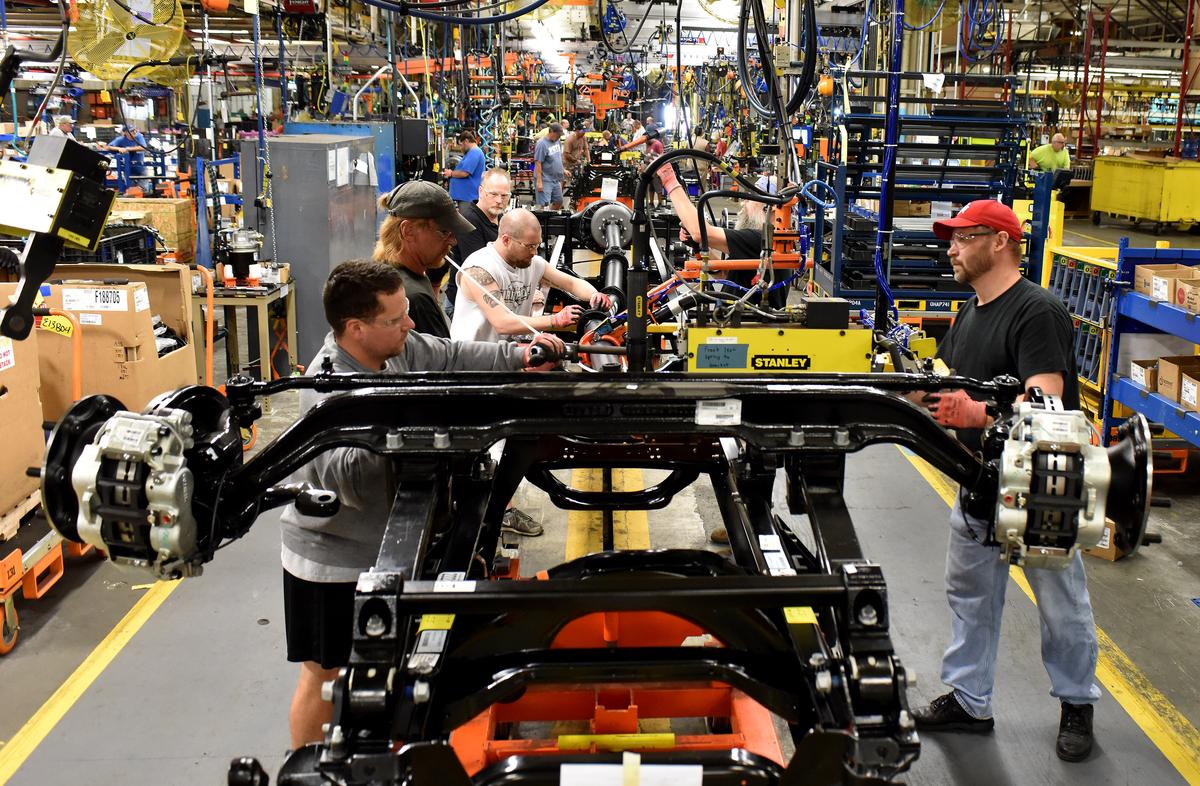 Production of the trucks at the Avon Lake, Ohio, assembly plant, on Aug. 12, 2015. (Sam VarnHagen/Ford Media Center)