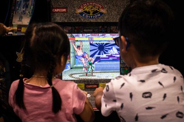 Kids play retro game "Street Fighter" during the E-Sports and Music Festival Hong Kong 2019 on July 28. (Photo by Ivan Abreu/Getty Images)