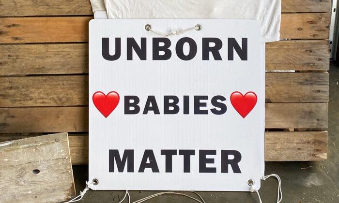 Pregnant Woman Rejects Abortion After 71-Year-Old Man’s Pro-Life Sign Convinces Her