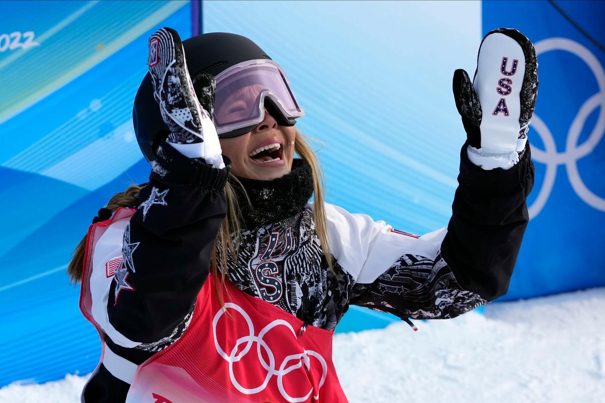 American Snowboarder Chloe Kim Defends Olympic Halfpipe Title