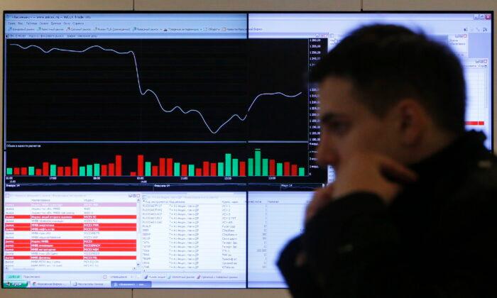 Russian Stocks Plunge on Invasion News, Central Bank Rolls out Emergency Support