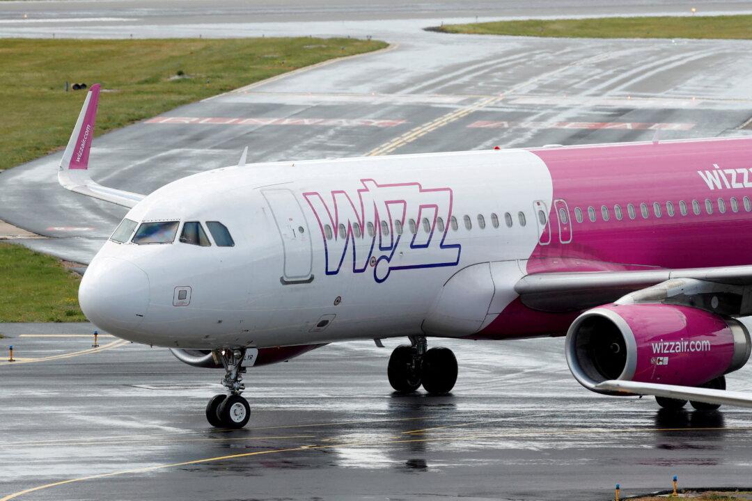 Wizz Suspends Ukraine Flights, Trying to Evacuate Staff, Planes