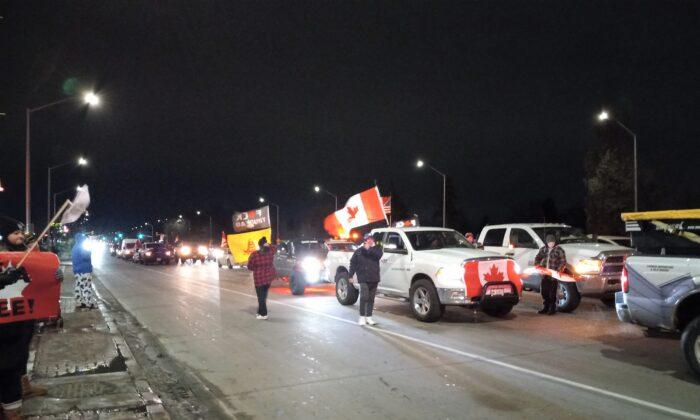 Protesters Continue Blocking Busiest Canada-US Border Crossing Over COVID-19 Mandates