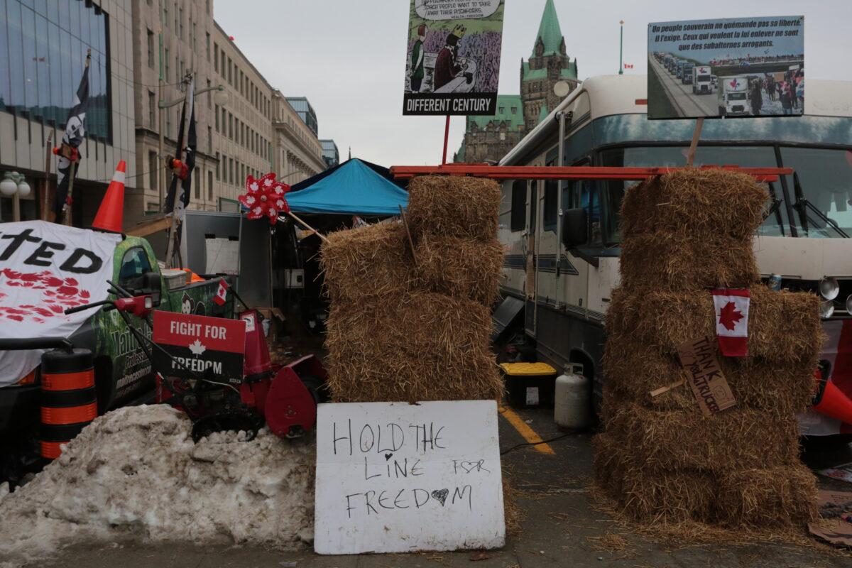 Protesters have blocked Wellington St, Ottawa, and set up a small village to make life more comfortable. (Richard Moore/The Epoch Times)