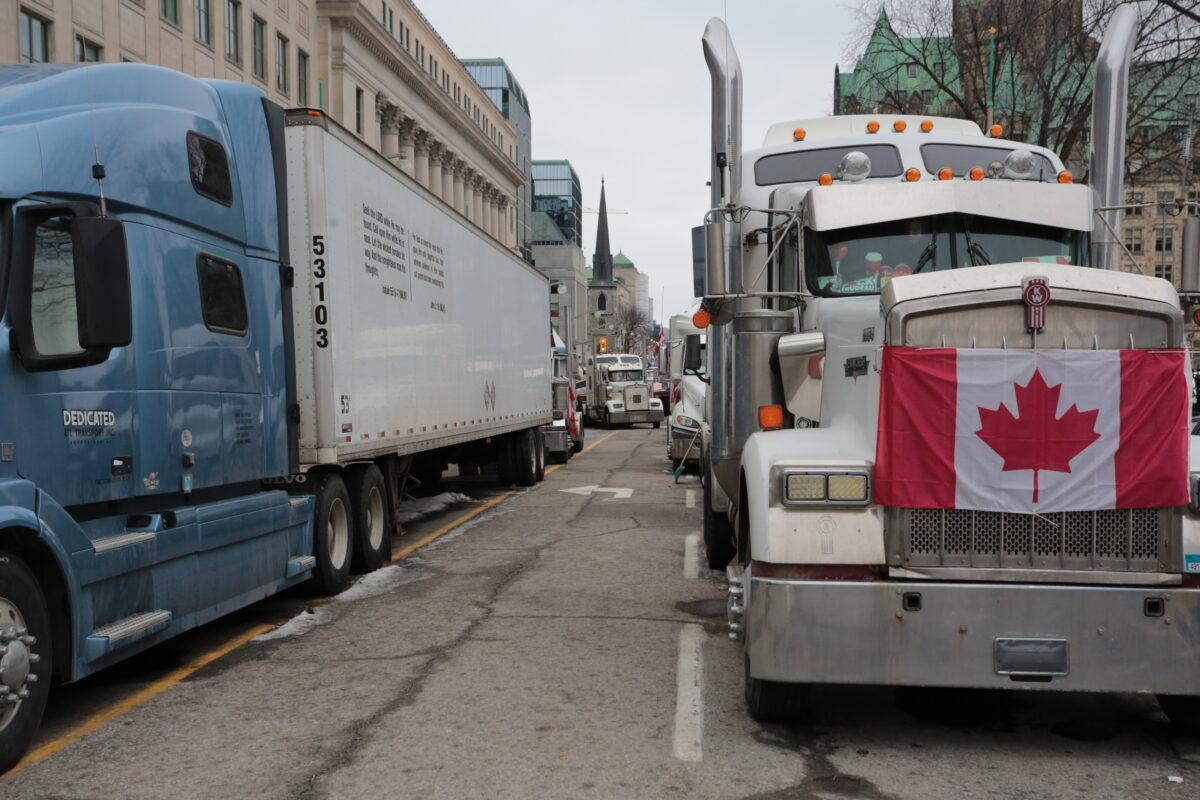 Big rigs will prove too big an obstacle for the government to remove, truckers believe. (Richard Moore/The Epoch Times)