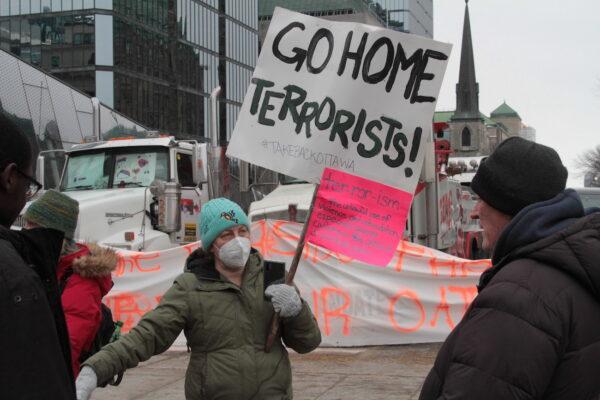 Activist Deana Sherif let protesters know what she thought of the behavior of some of their number, in Ottawa, Canada, on Feb. 11, 2022. (Richard Moore/The Epoch Times)