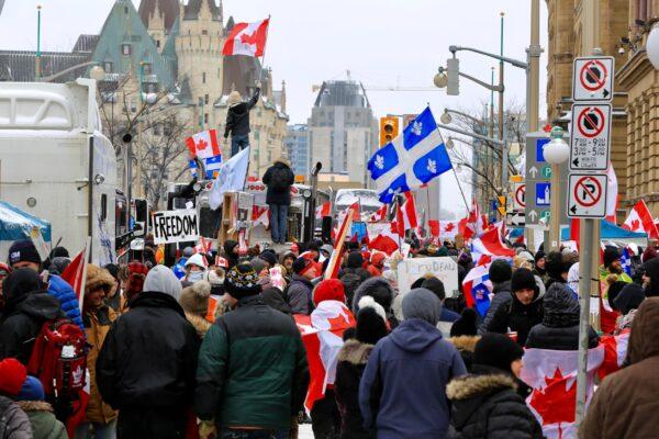 Thousands of people gathered to Ottawa to protest the COVID-19 mandates on Feb. 12, 2022. (Jonathan Ren/The Epoch Times)