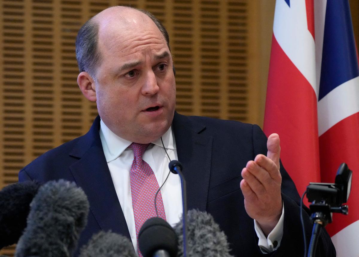 UK Defence Chief Cancels Holiday, Says Ukraine Conflict ‘Highly Likely’