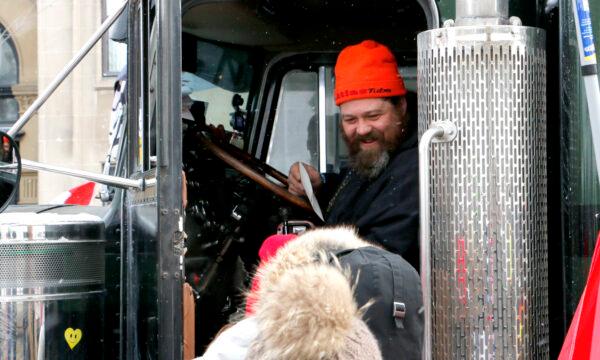 A trucker talks to protesters in Ottawa on Feb. 12, 2022. (Noé Chartier/The Epoch Times)