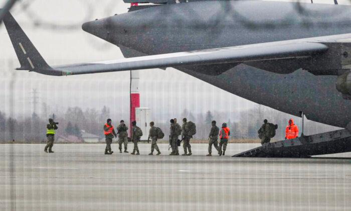 Biden Orders More US Troops to Eastern Europe as Russia Evacuates Embassy