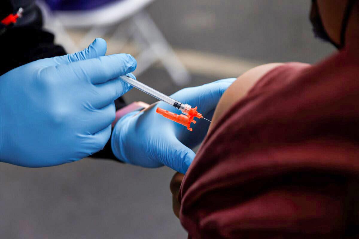 A Pfizer-BioNTech COVID-19 vaccine is administered to a person in Los Angeles on Jan. 29, 2022. (Shannon Stapleton/Reuters)