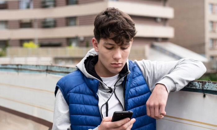 5 Reasons to Disable Your Teen’s Smartphone