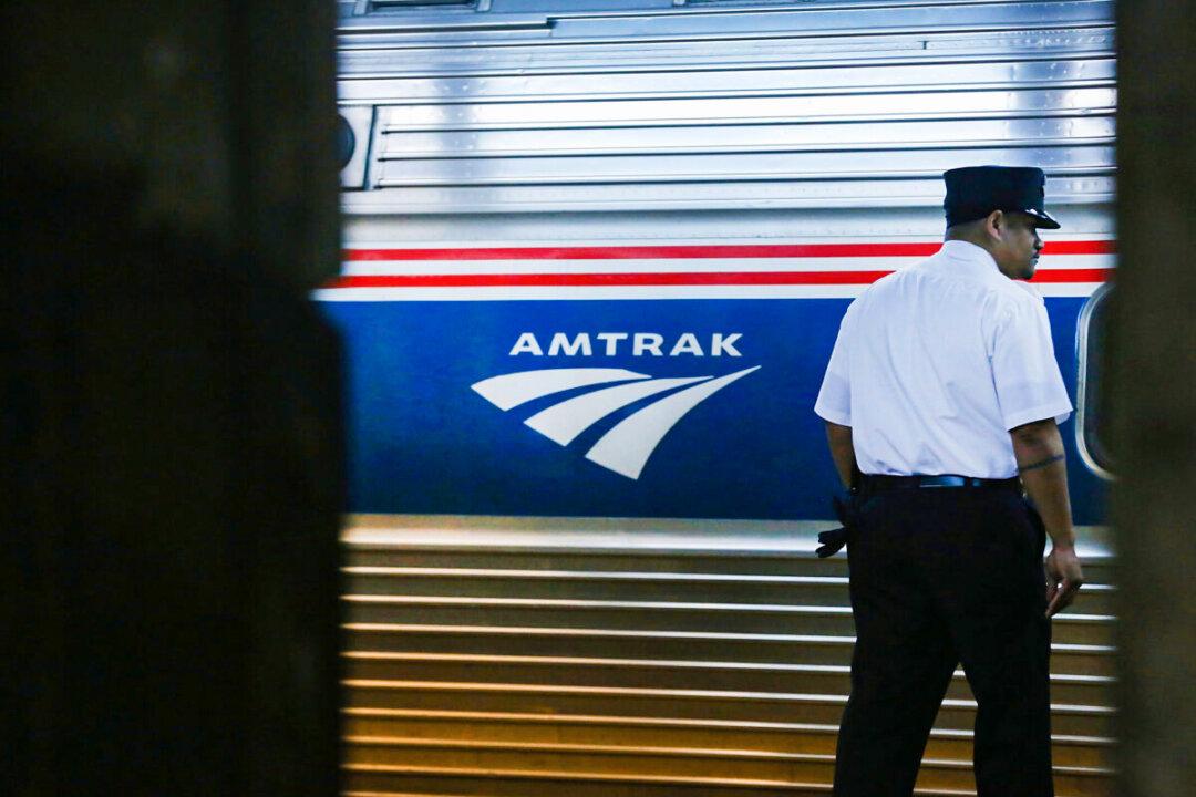 Boston-to-Washington Train With 106 on Board Stuck in NYC for Hours