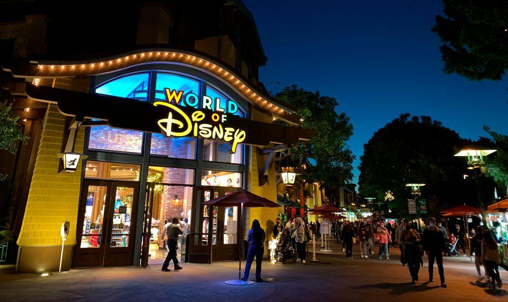 Disneyland Dropping Indoor Mask Rule for Vaccinated Guests