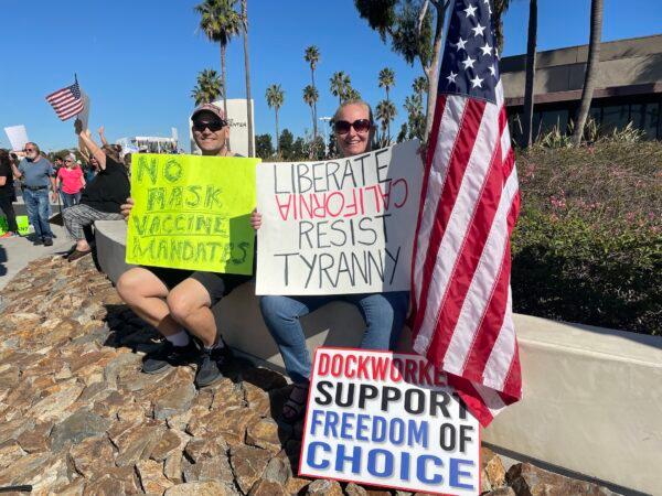 Dozens of South Bay residents protested vaccine and mask mandates in Torrance, Calif., on Feb. 12. (Alice Sun/The Epoch Times)
