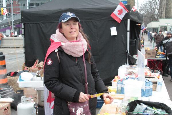 Marie Eye of Quebec is happy preparing soup for whoever wants it during the protest. (Richard Moore/The Epoch Times)