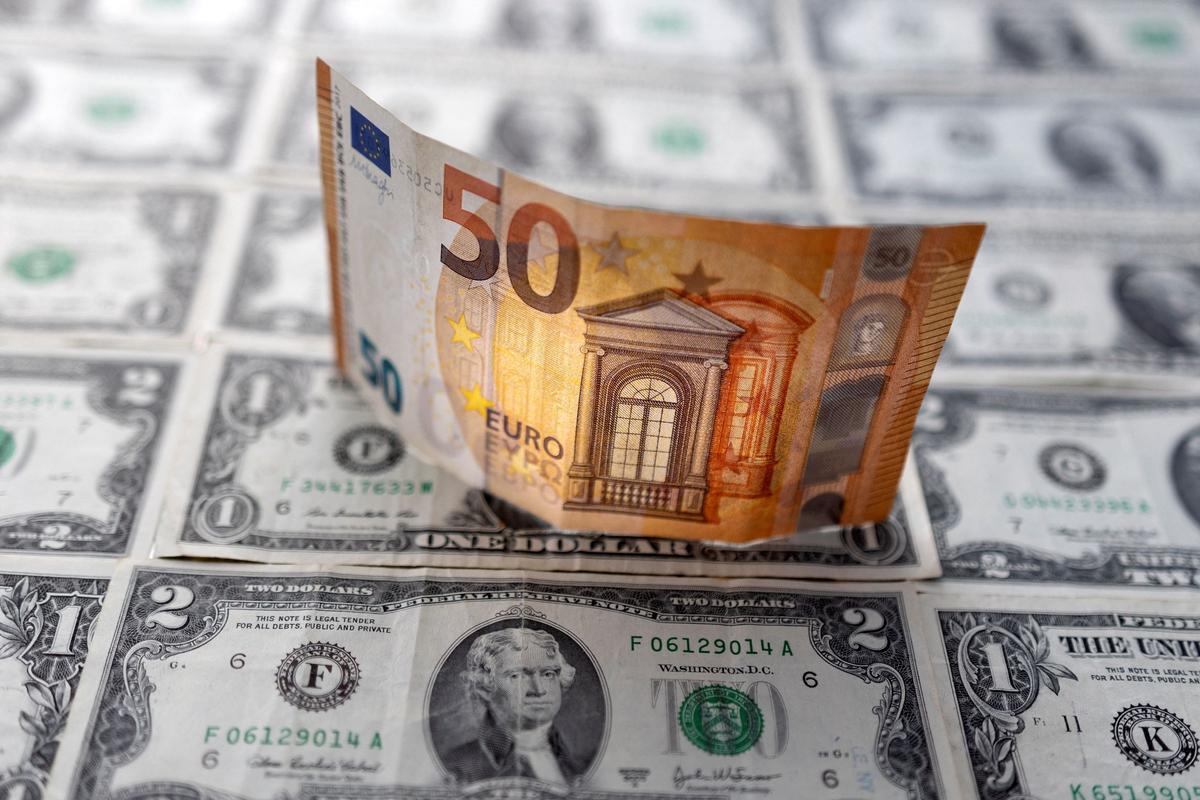 Euro Trims Declines Against US Dollar After Spanish Inflation Surge