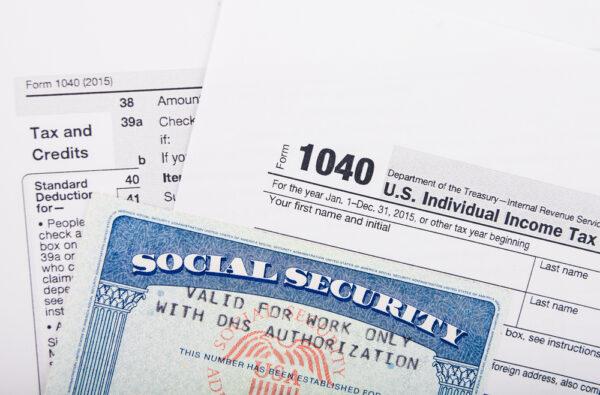 Make sure you fill in all incomes when you filing the tax retunr. (Popartic/Shutterstock)