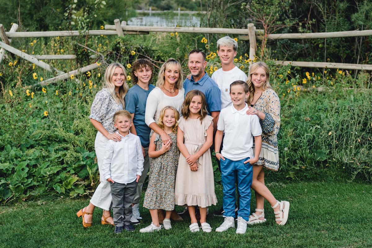 Amanda and Tyler with their eight children. (Courtesy of <a href="https://www.facebook.com/Halftees">Amanda Barker</a>)