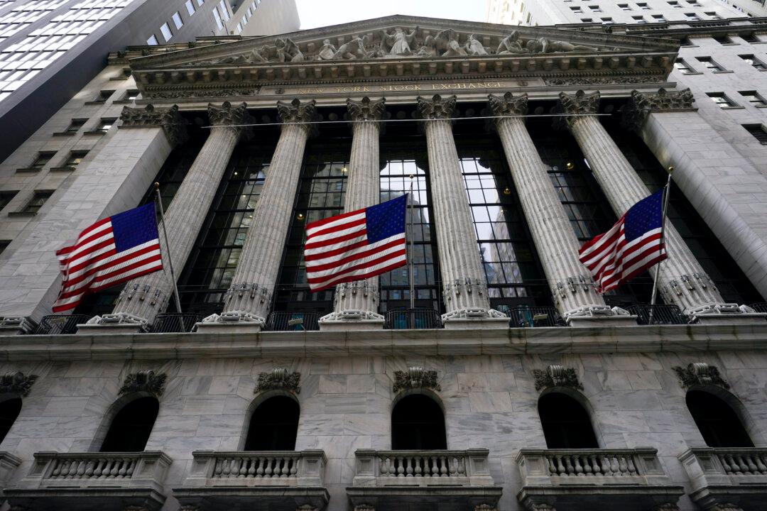 US Stocks Move Broadly Lower as Ukraine Tensions Persist