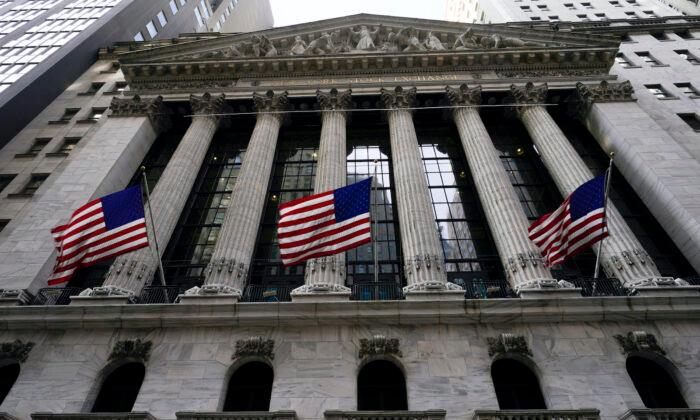 US Stocks Move Broadly Lower as Ukraine Tensions Persist