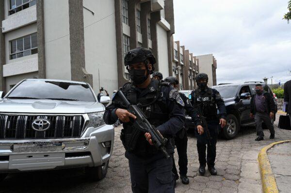 Members of the Special Forces guard former president Juan Orlando Hernández upon his arrival to the Palace of Justice in Tegucigalpa, Honduras, on Feb. 16, 2022. (Orlando Sierra/AFP via Getty Images)
