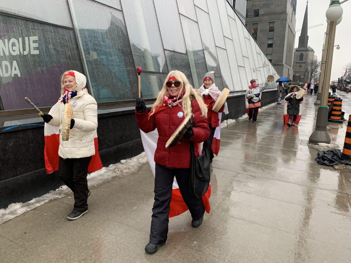 Protesters demonstrate against COVID-19 mandates and restrictions in Ottawa on Feb. 17, 2022. (Jonathan Ren/The Epoch Times)