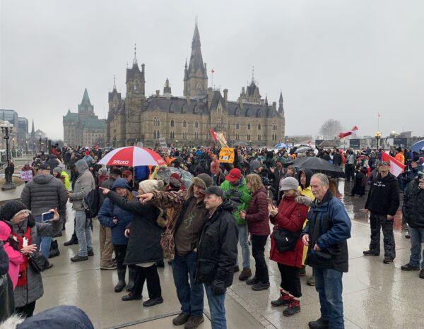 Protesters demonstrate against COVID-19 mandates and restrictions outside Parliament Hill in Ottawa on Feb. 17, 2022. (Jonathan Ren/The Epoch Times)