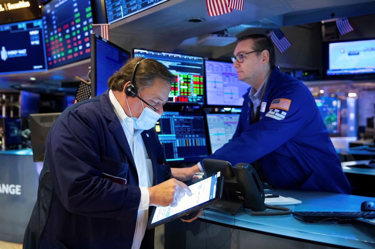 Stocks Fall Again, Handing Wall Street Another Losing Week