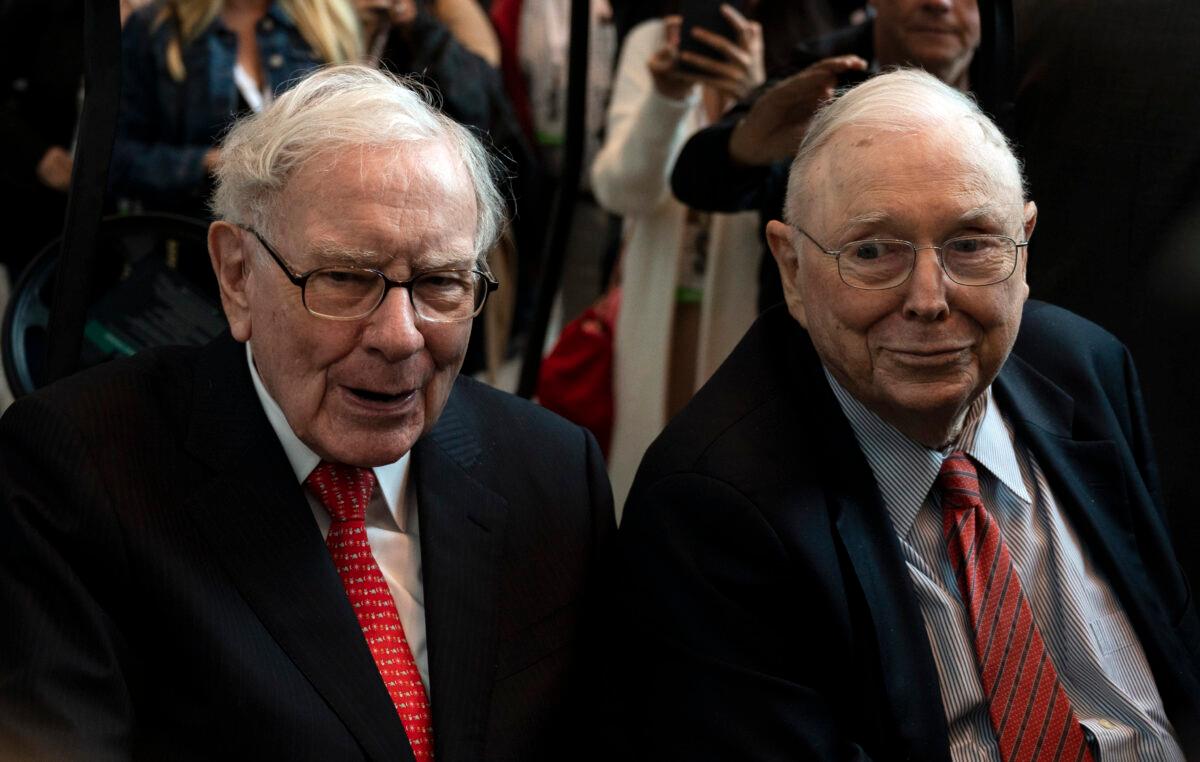 Warren Buffett (L), CEO of Berkshire Hathaway, and vice chairman Charlie Munger attend the 2019 annual shareholders meeting in Omaha, Neb., on May 3, 2019. (Johannes Eisele/AFP via Getty Images)