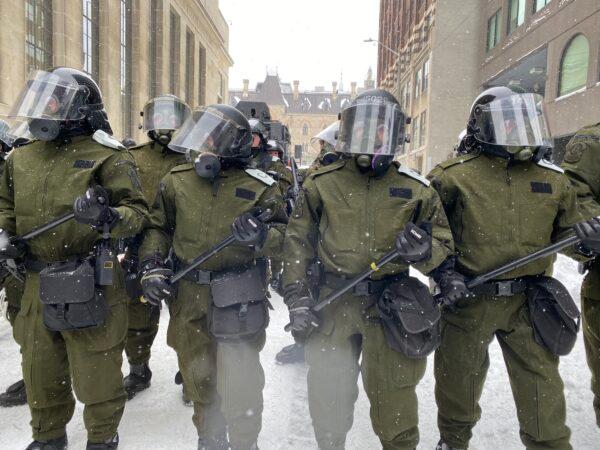 Riot police in Ottawa as enforcement against demonstrators continues on Feb. 19, 2022. (Limin Zhou/The Epoch Times)