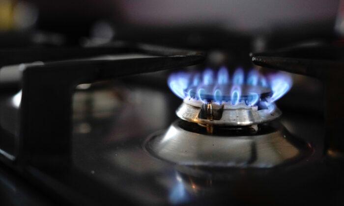 UK Energy Bills to Rise by 54 Percent as Regulator Approves Historic Price Cap Lift