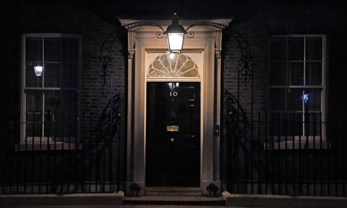 5 Downing Street Aides Resign Within 24 Hours