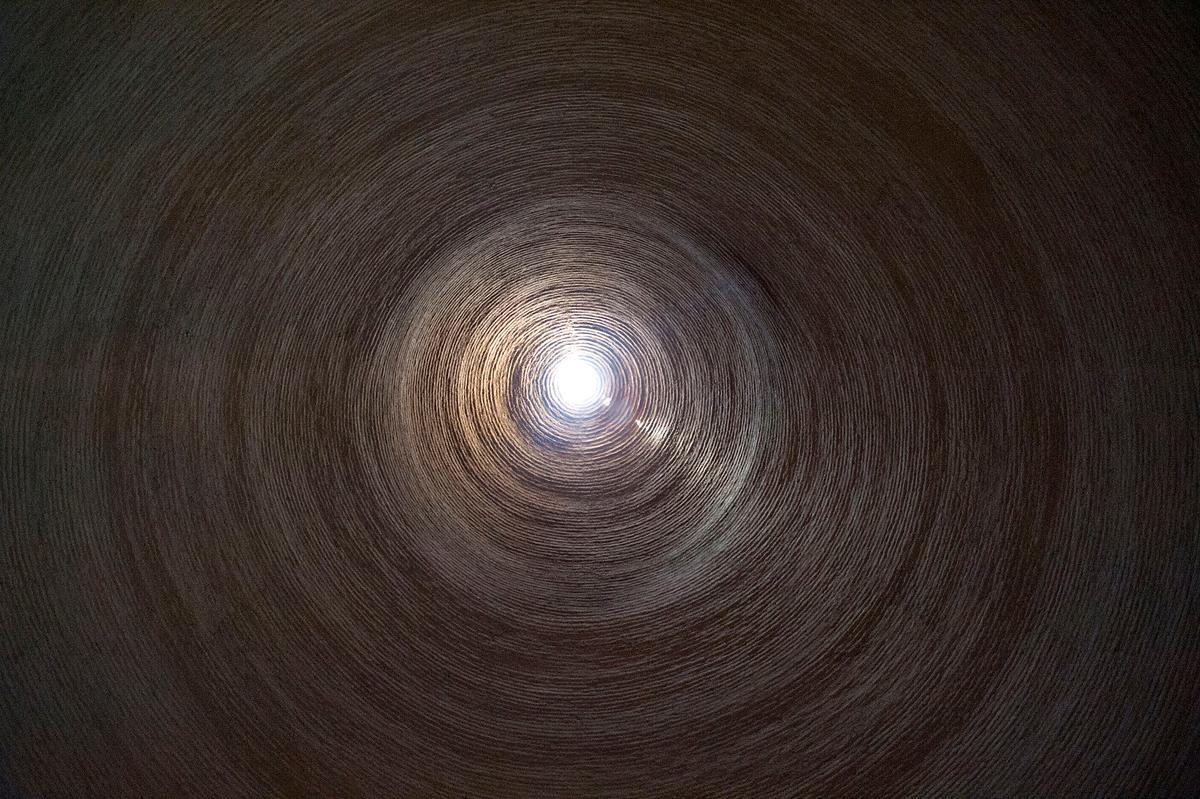 Looking up through the opening from inside a yakhchāl in Yzad province, Iran. (User:Ggia/CC BY-SA 3.0)