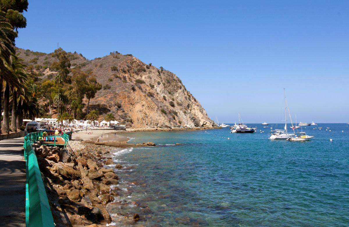 View of Descanso beach, from a waterfront walkway in Avalon, on Catalina Island. (Jeff Perkin for American Essence)