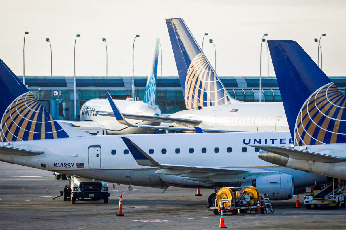 United Airlines to Let Workers Who Didn't Get COVID-19 Vaccine Return to Work