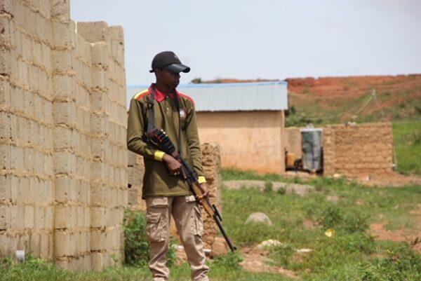 An armed civilian guard in Nigeria's Plateau state, Aug. 2, 2021. (Photo by Masara Kim.)
