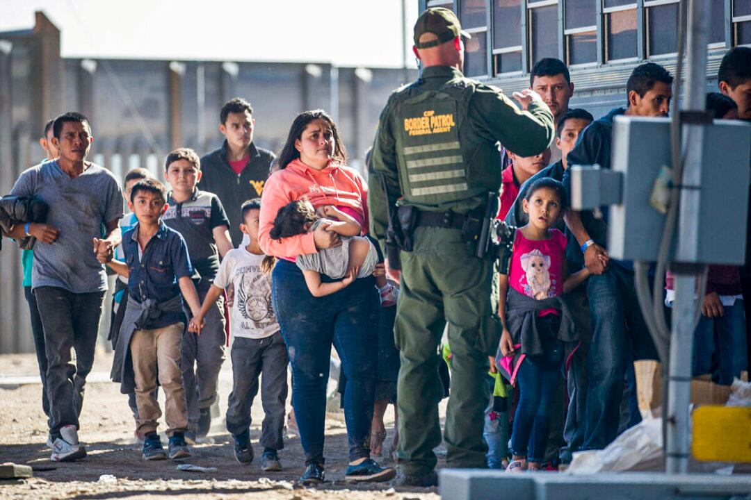 ‘Ghost Flights’: The Mystery of the Migrant Kids the Feds Are Spiriting Into the US Interior