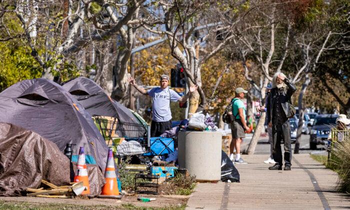 Homeless Encampment Pops Up Across From Venice Library