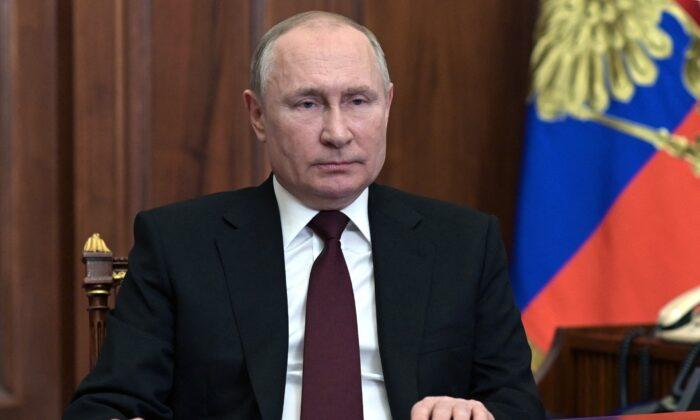 What Does Putin Seek to Achieve by Threatening Ukraine?