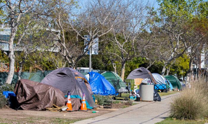 Southern California Community Convinces Officials to Clear Homeless Encampment