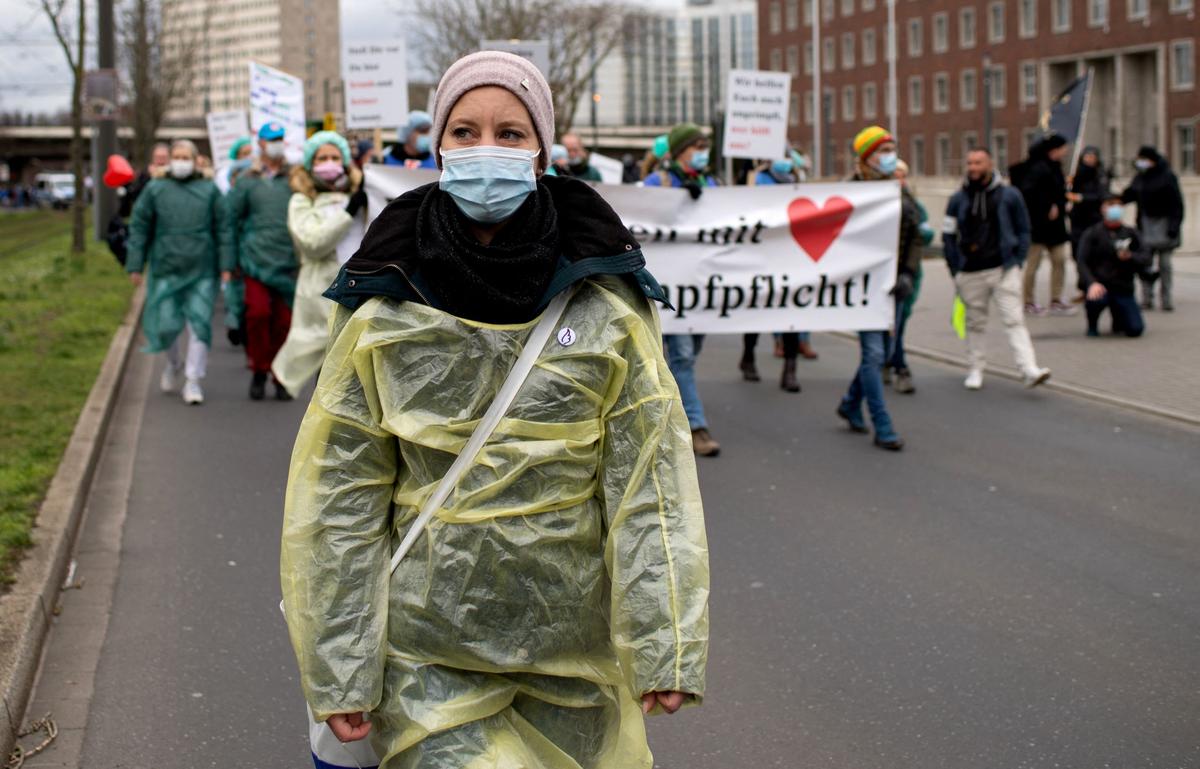 Staff Shortage Concerns Challenge Germany’s Vaccine Mandate