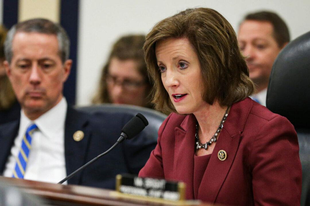 GOP Lawmaker Introduces Bill to Ban Top CCP Officials’ Family Members From Studying in the US