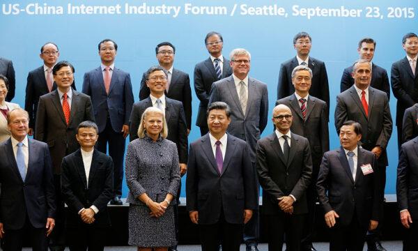 Chinese leader Xi Jinping poses with CEOs and other company executives at the main campus of Microsoft Corp. in Redmond, Wash., on Sept. 23, 2015. (Ted S. Warren/Pool/Getty Images)
