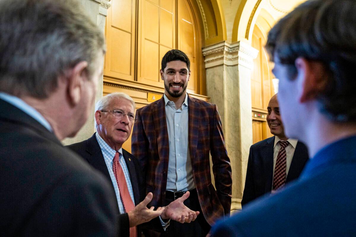 (L–R) Sen. Roger Wicker (R-Miss.) speaks with former NBA player Enes Kanter Freedom at the U.S. Capitol in Washington, on Feb. 17, 2022. (Drew Angerer/Getty Images)